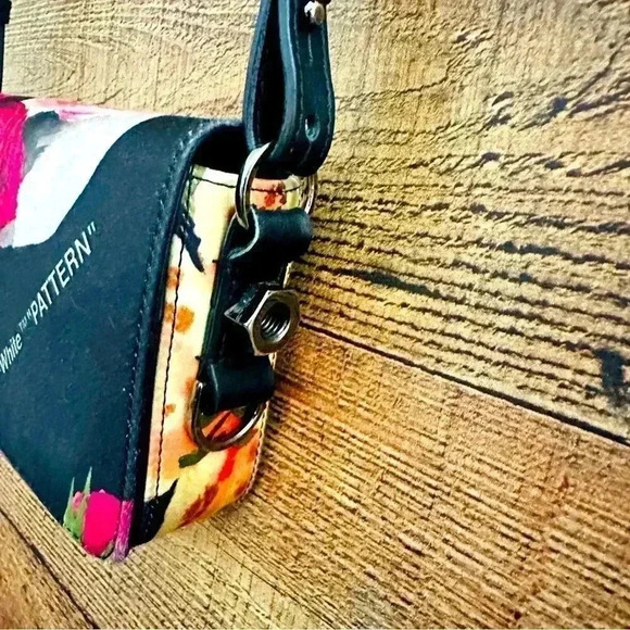 Authentic Off White Pattern Silk Floral Purse - Picture 5 of 14